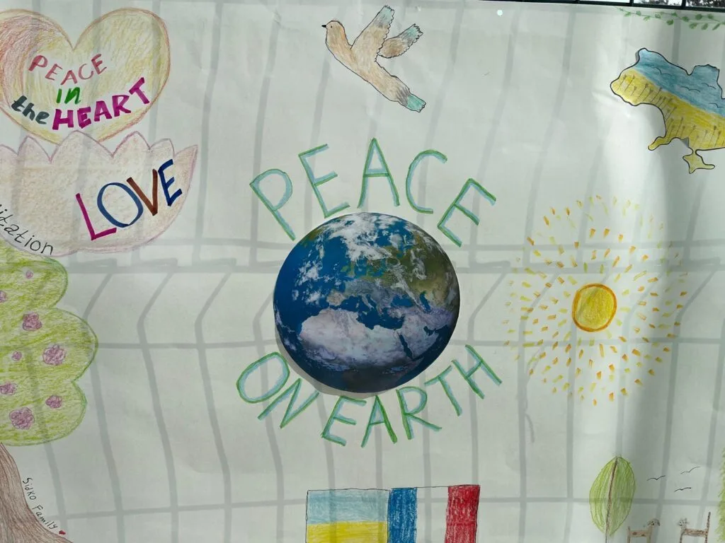 Affiche Peace on Earth : la Terre et une colombe