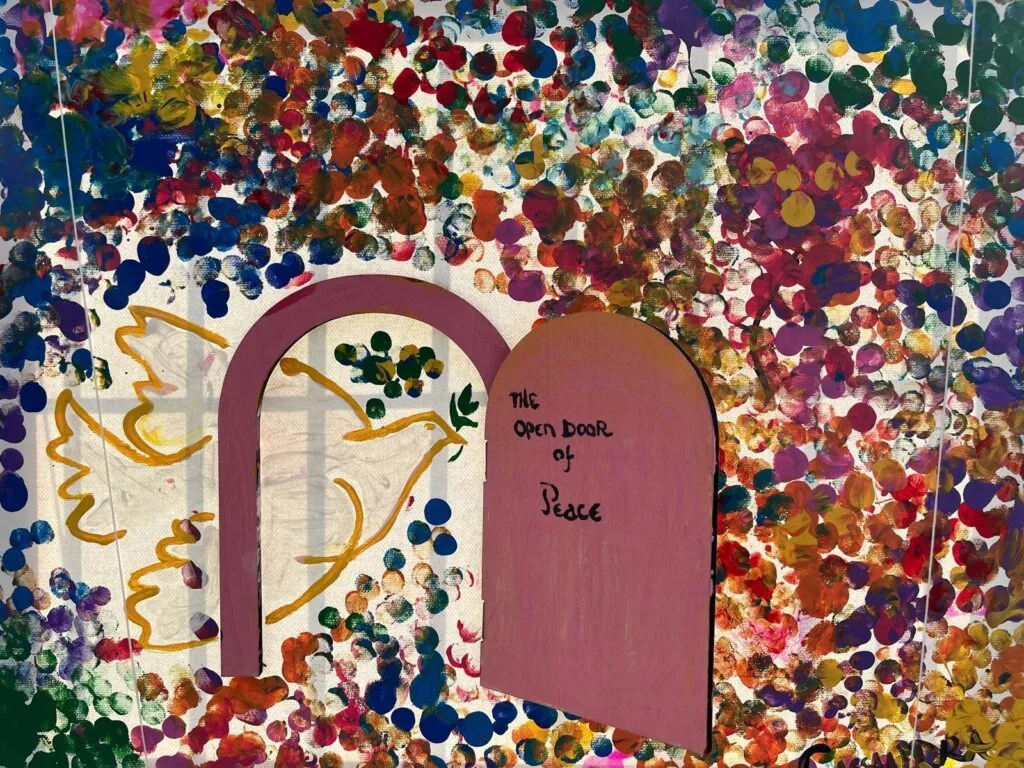 Peinture The open door of Peace, une colombe franchissant une porte